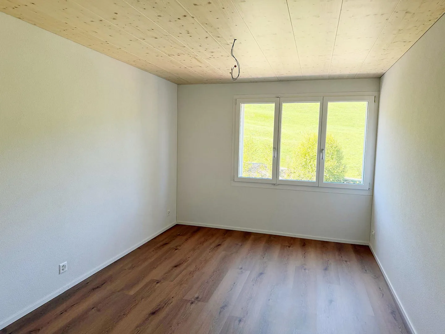 Newly renovated, bright apartment with high standard of finish - Photo 7 of 8