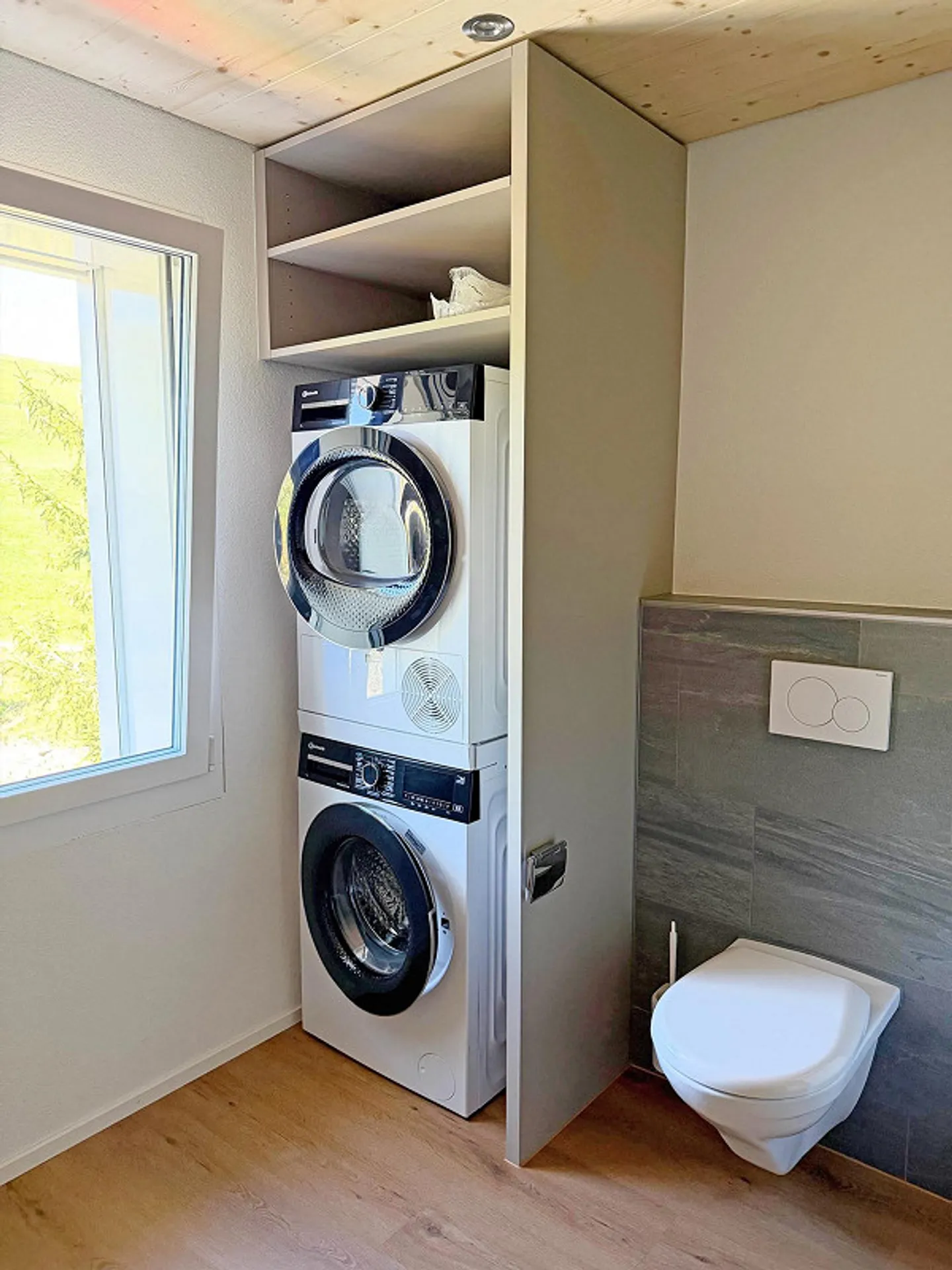 Newly renovated, bright apartment with high standard of finish - Photo 8 of 8