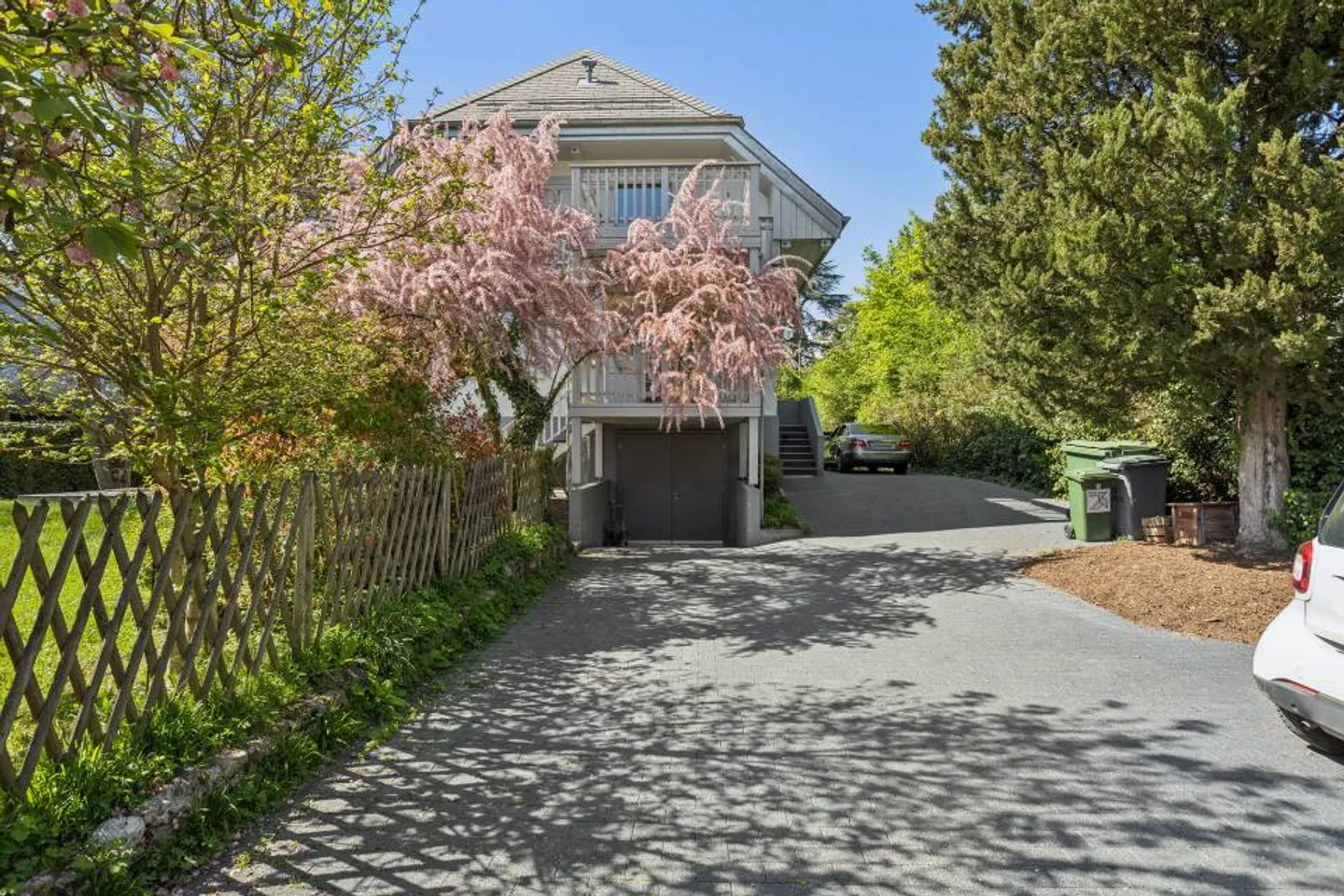 10-room House - Photo 1 of 13