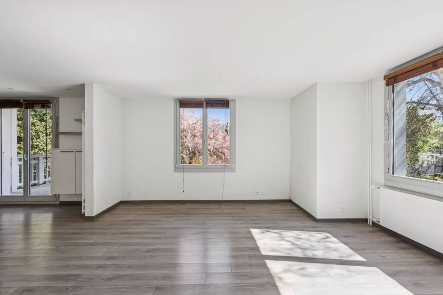 10-room House - Photo 3 of 13