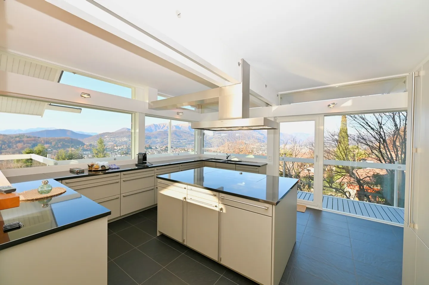 Modern Villa in Carabbia - Photo 7 of 26