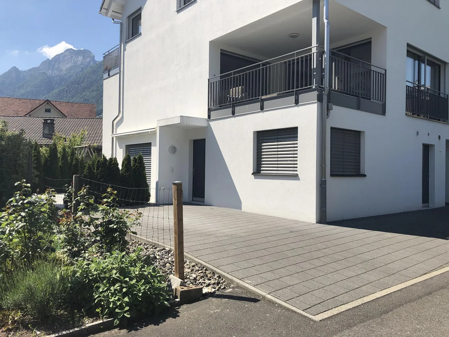 2-room granny flat, ground floor, with garden seating area - Photo 1 of 11