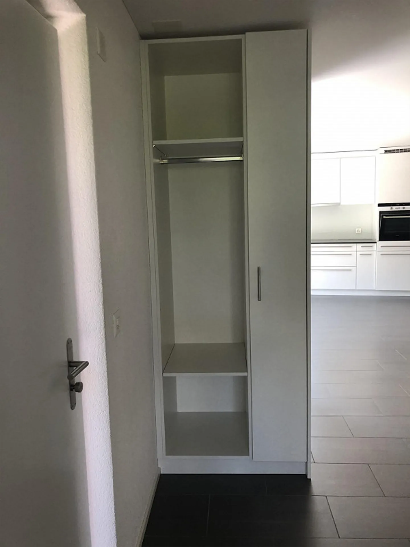 2-room granny flat, ground floor, with garden seating area - Photo 6 of 11