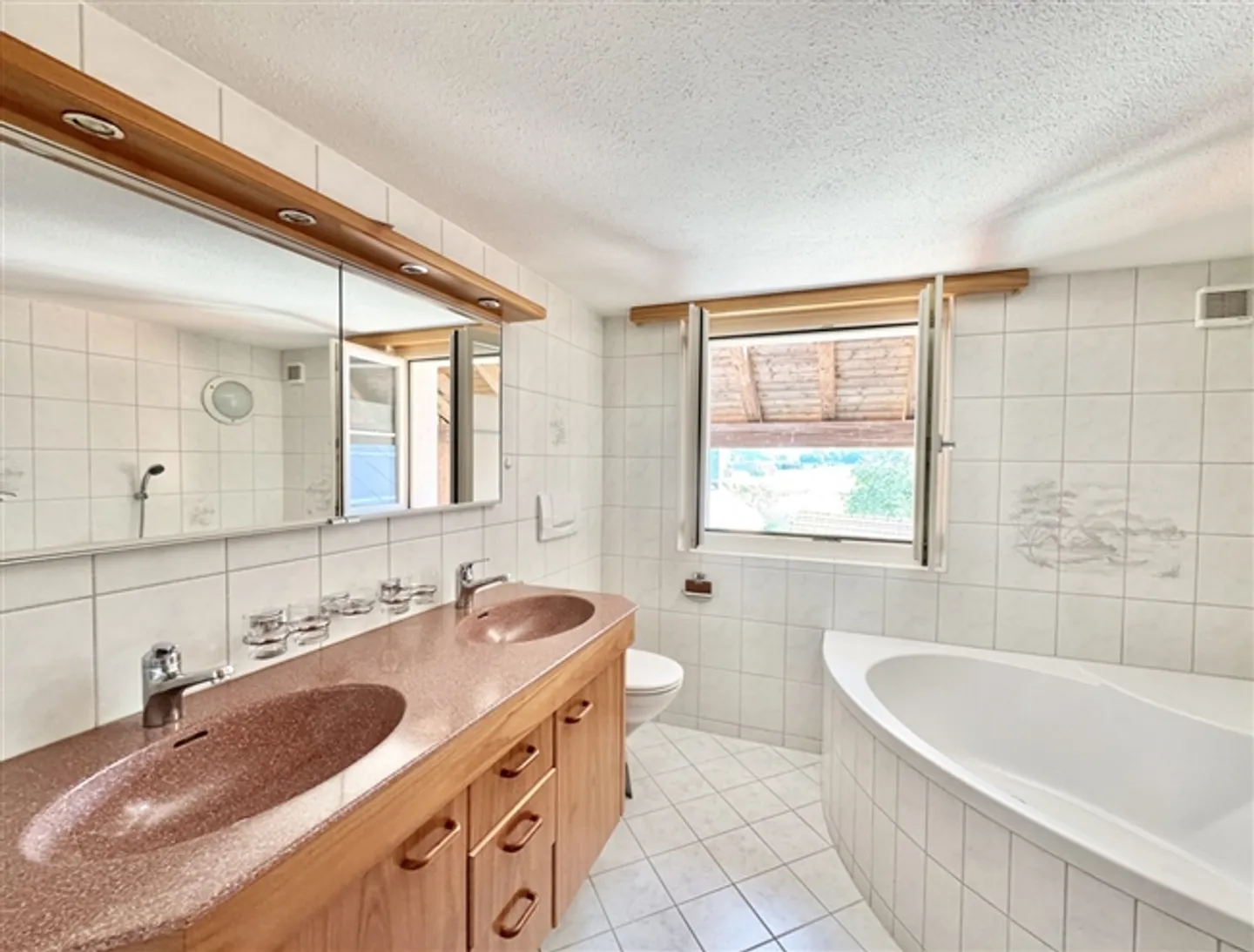 Well-kept timber house in idyllic location - Photo 5 of 15