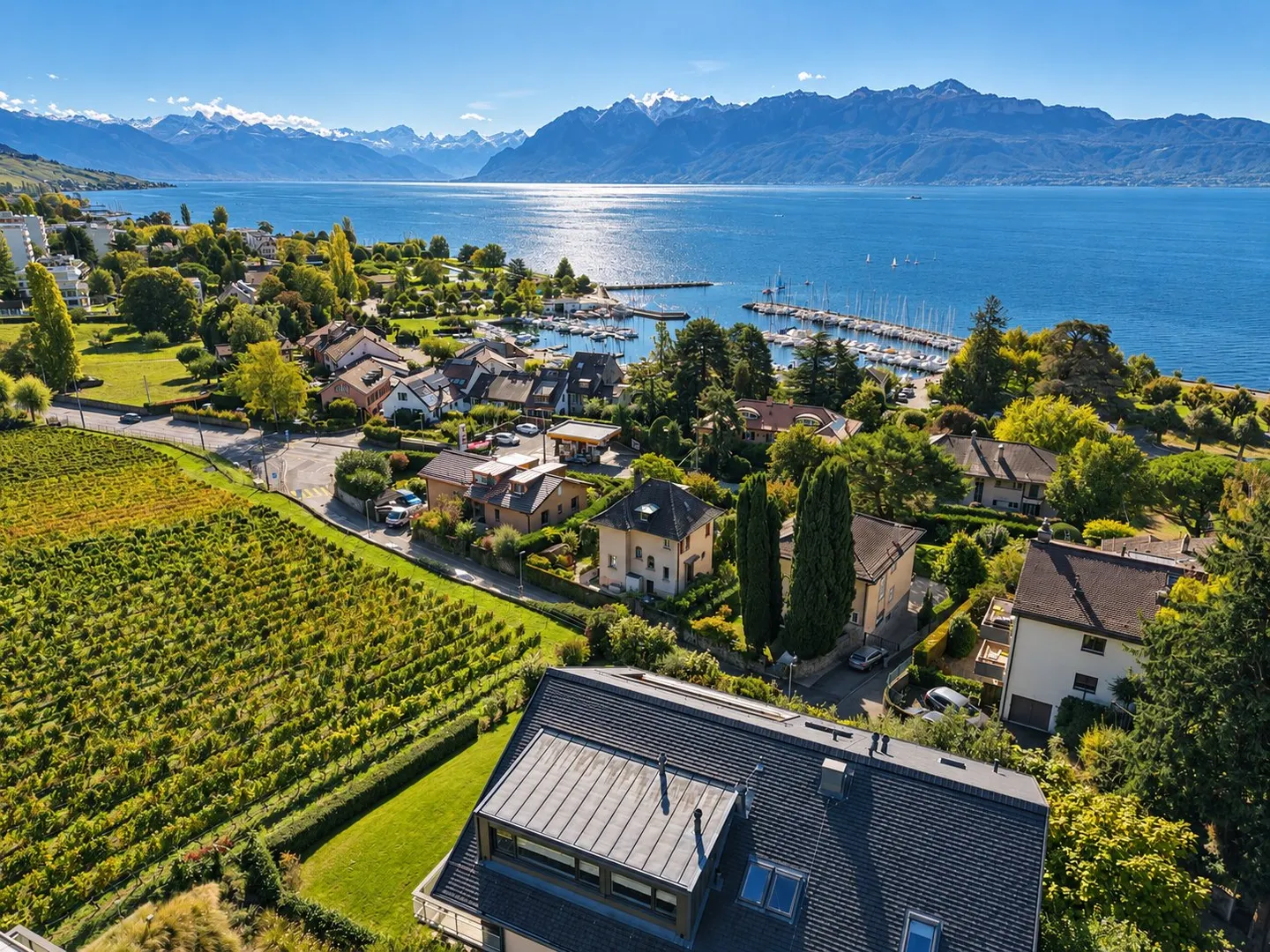 Luxury Apartment with Lake View - Photo 1 of 13
