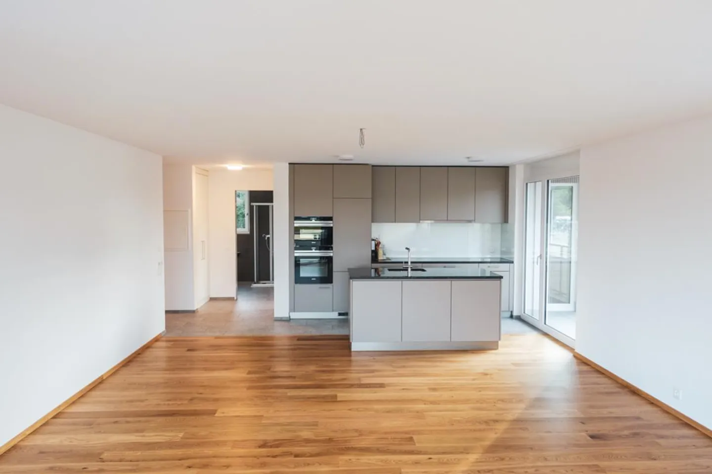 Bright 4.5-room apartment with large balcony - Photo 1 of 7