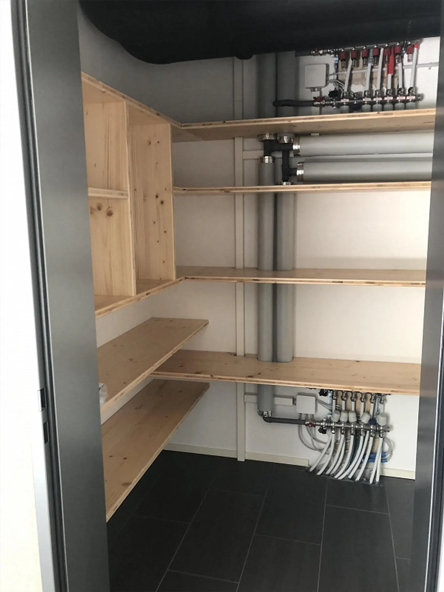 2-room granny flat, ground floor, with garden seating area - Photo 9 of 11