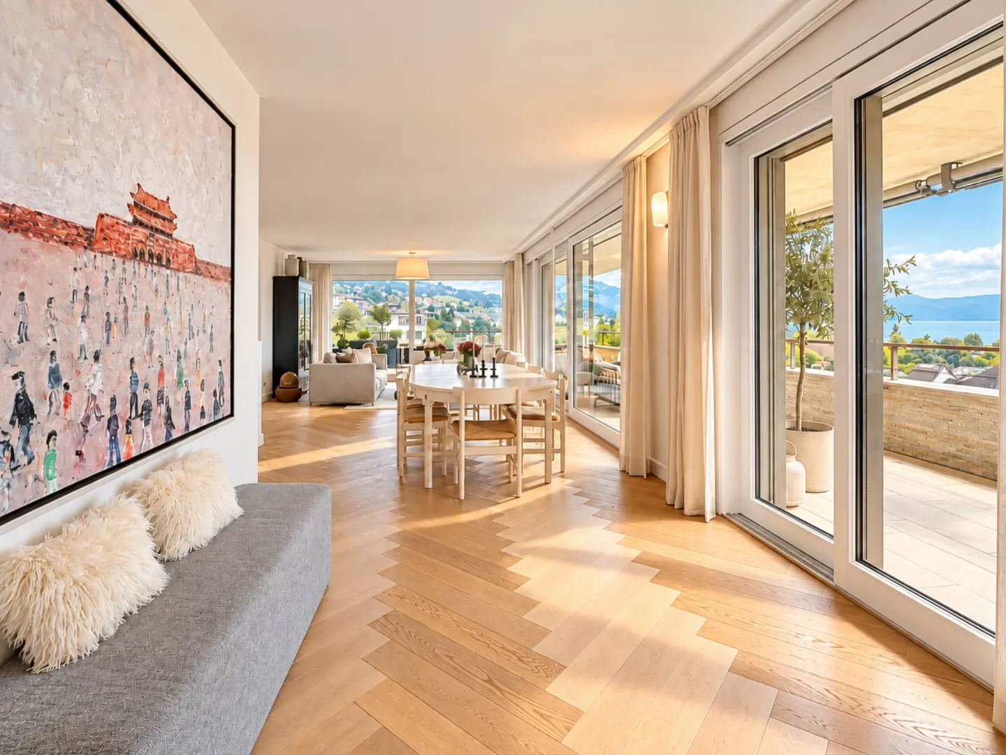 Luxury Apartment with Lake View - Photo 2 of 13