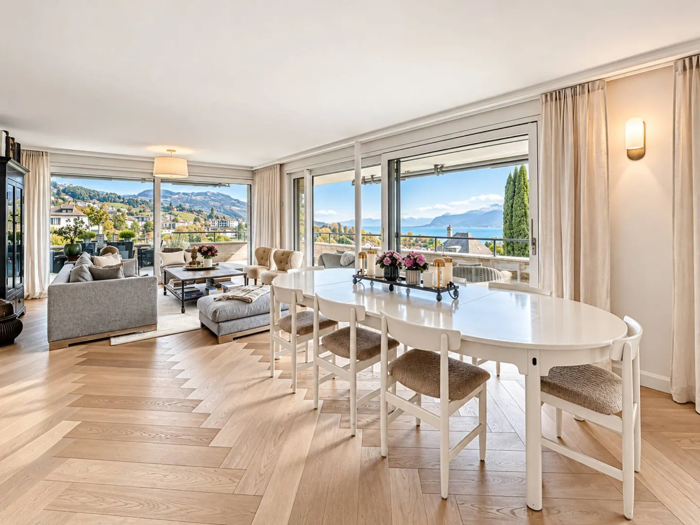 Luxury Apartment with Lake View - Photo 5 of 13