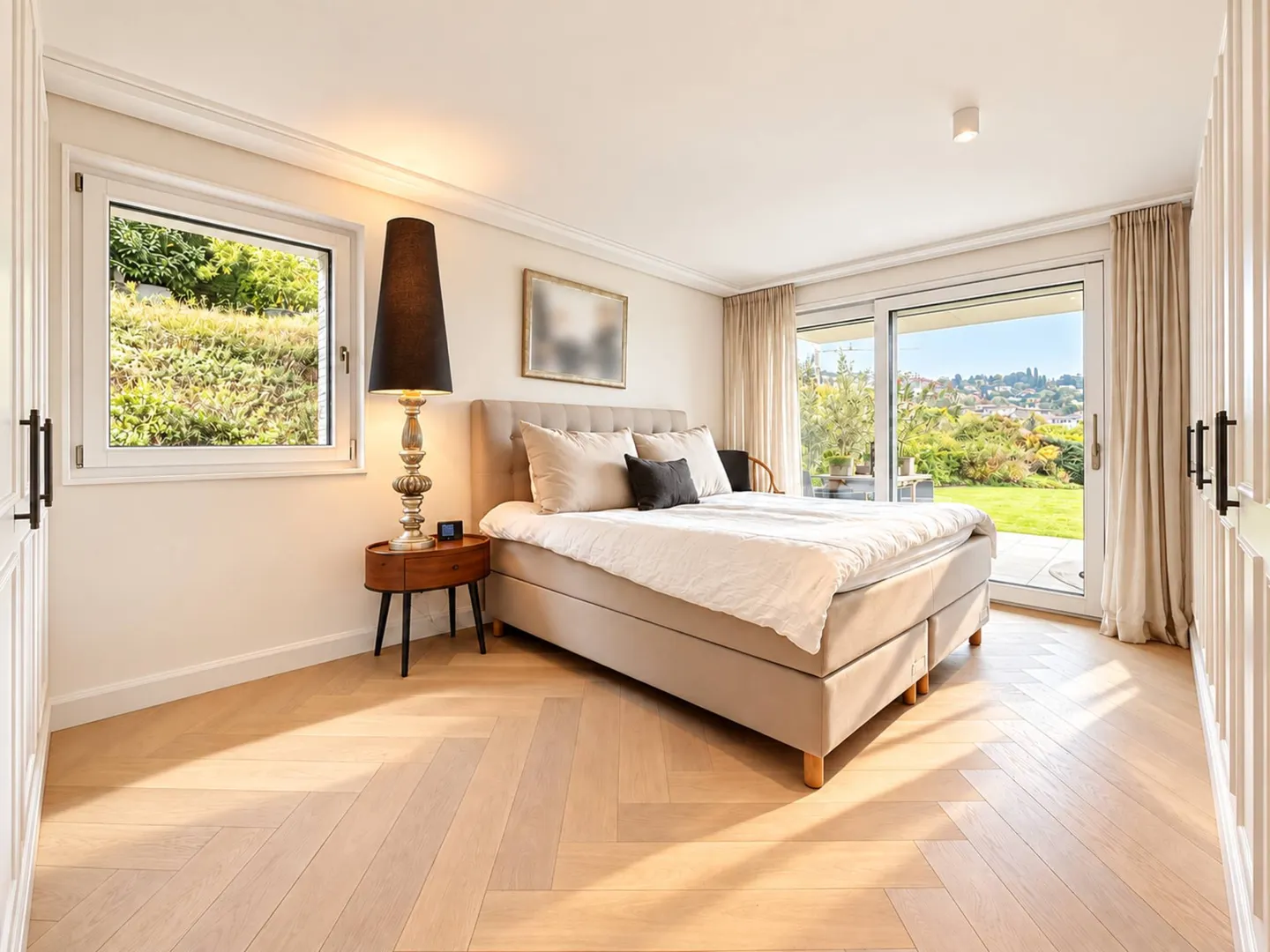 Luxury Apartment with Lake View - Photo 12 of 13