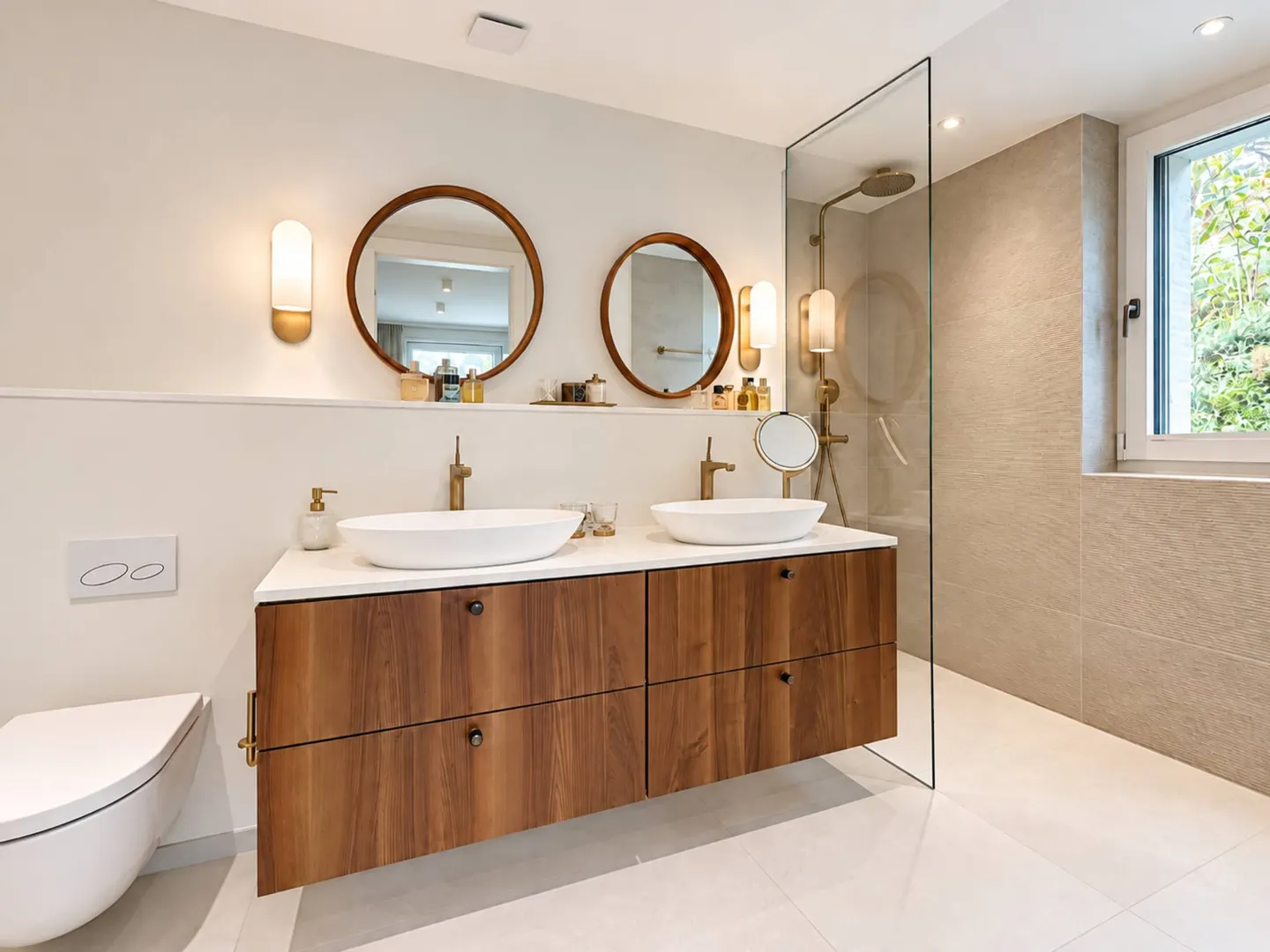 Luxury Apartment with Lake View - Photo 13 of 13