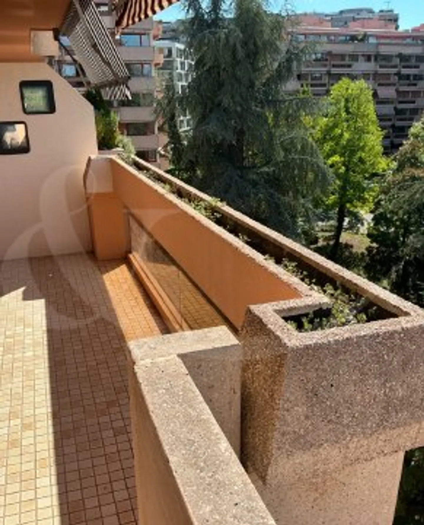 Sunny Apartment with Lake View - Photo 5 of 5