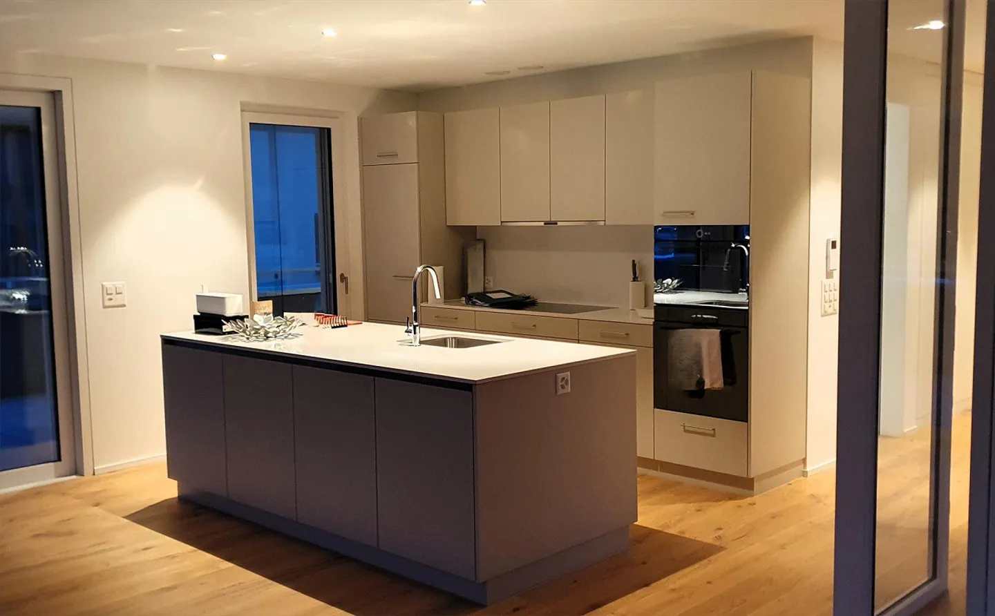 Spacious 4.5-room apartment with loggia & laundry room - Photo 1 of 8