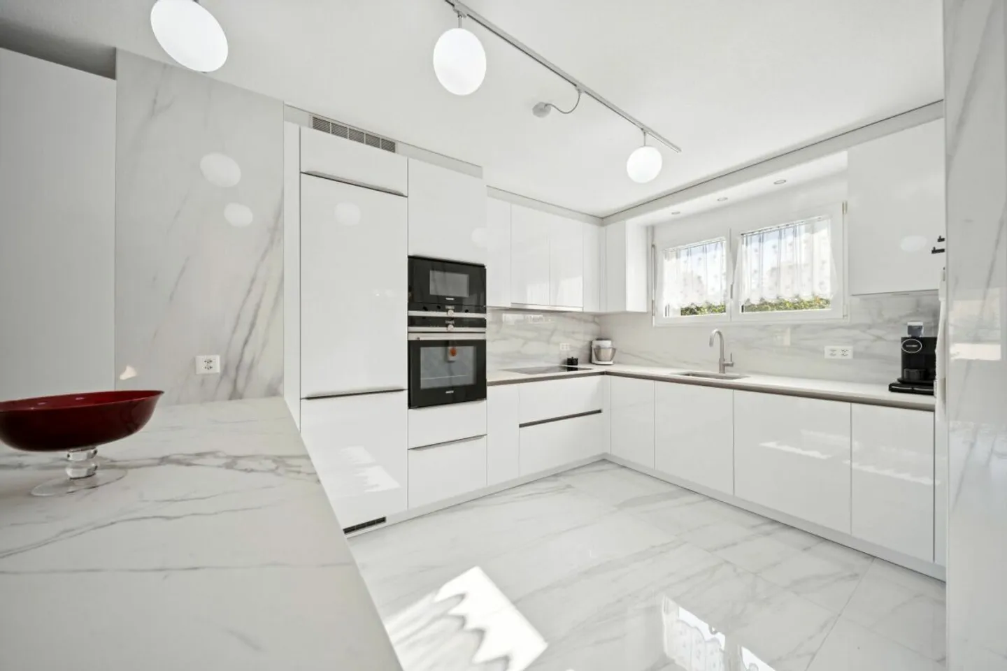 Yverdon - Charming 5.5-Room Villa, Quiet and Family Area - Photo 2 of 14