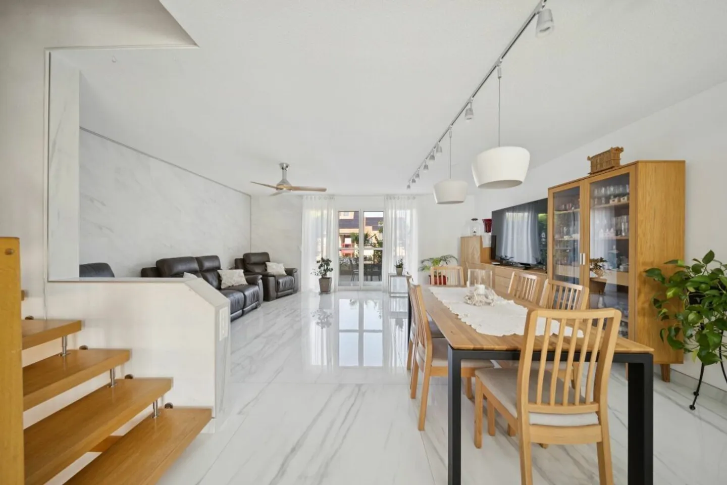 Yverdon - Charming 5.5-Room Villa, Quiet and Family Area - Photo 3 of 14