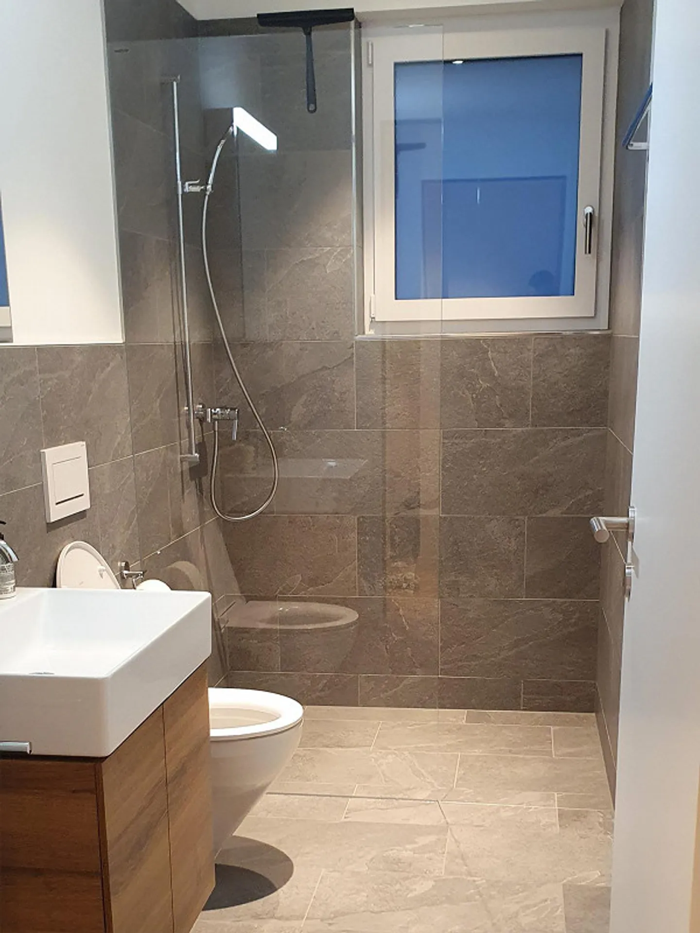 Spacious 4.5-room apartment with loggia & laundry room - Photo 7 of 8