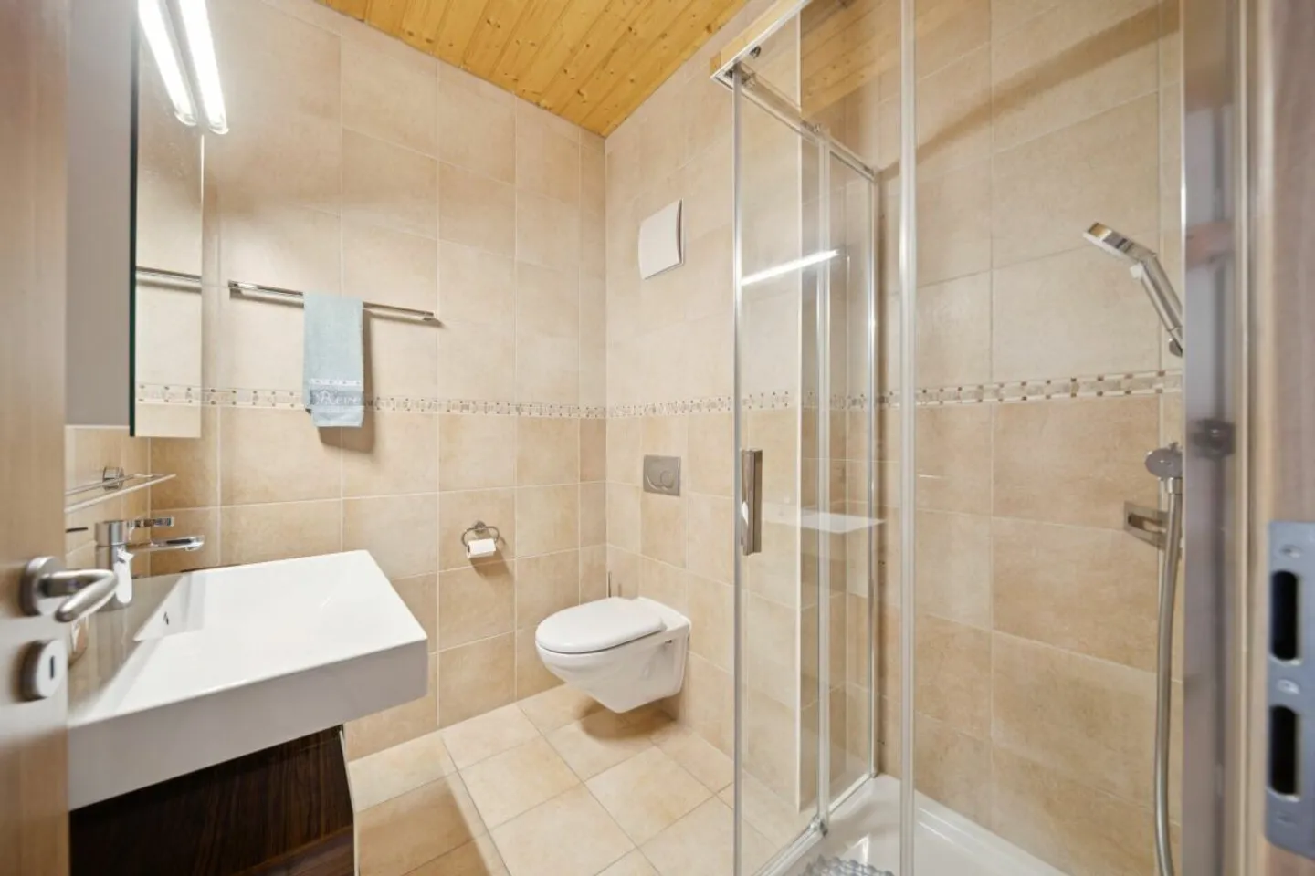 Yverdon - Charming 5.5-Room Villa, Quiet and Family Area - Photo 7 of 14