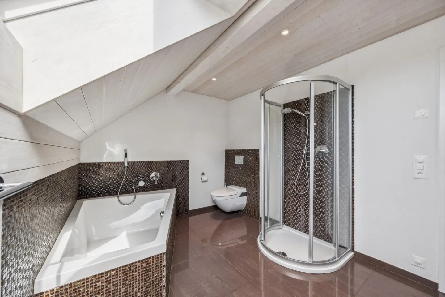 KOMPAKTE REITSPORTIMMOBILIE MIT WOHNHAUS, PFERDESTALL UND REITHALLE IN BASADINGEN TG - Foto 10 von 10