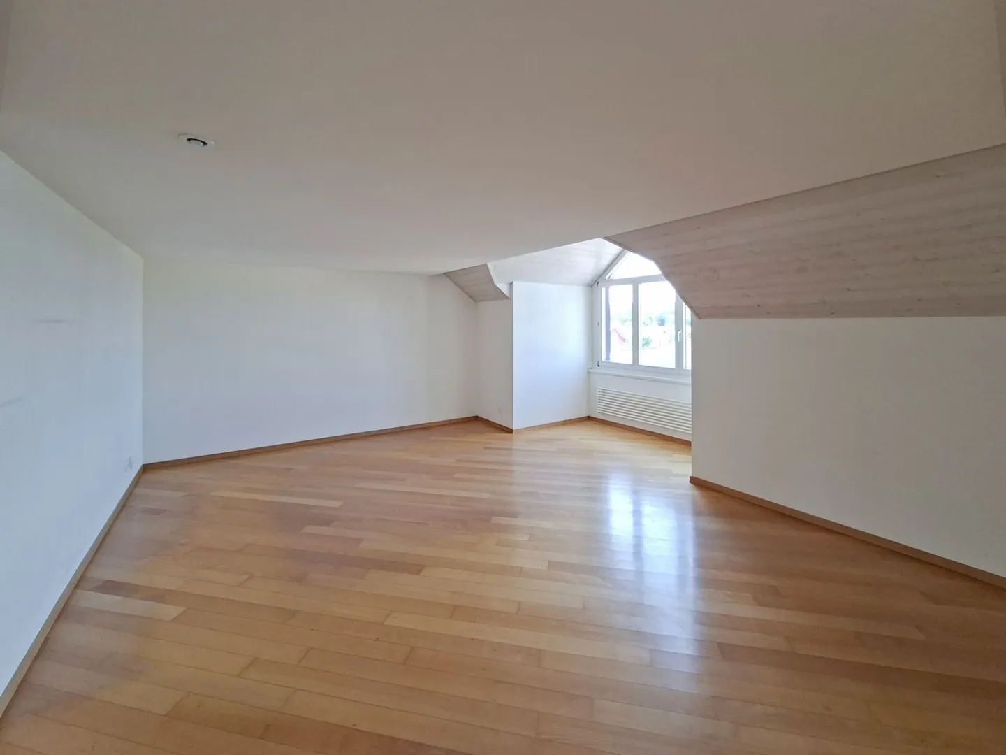Spacious 5 1/2 Room Maisonette Apartment in Weinfelden - Photo 3 of 15