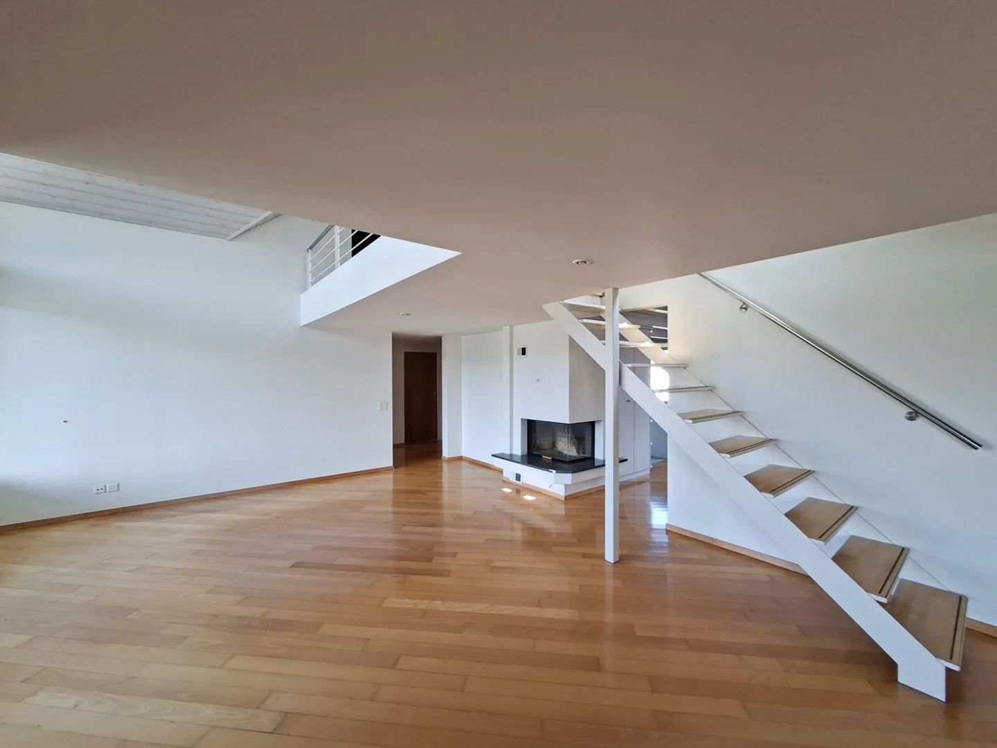 Spacious 5 1/2 Room Maisonette Apartment in Weinfelden - Photo 4 of 15