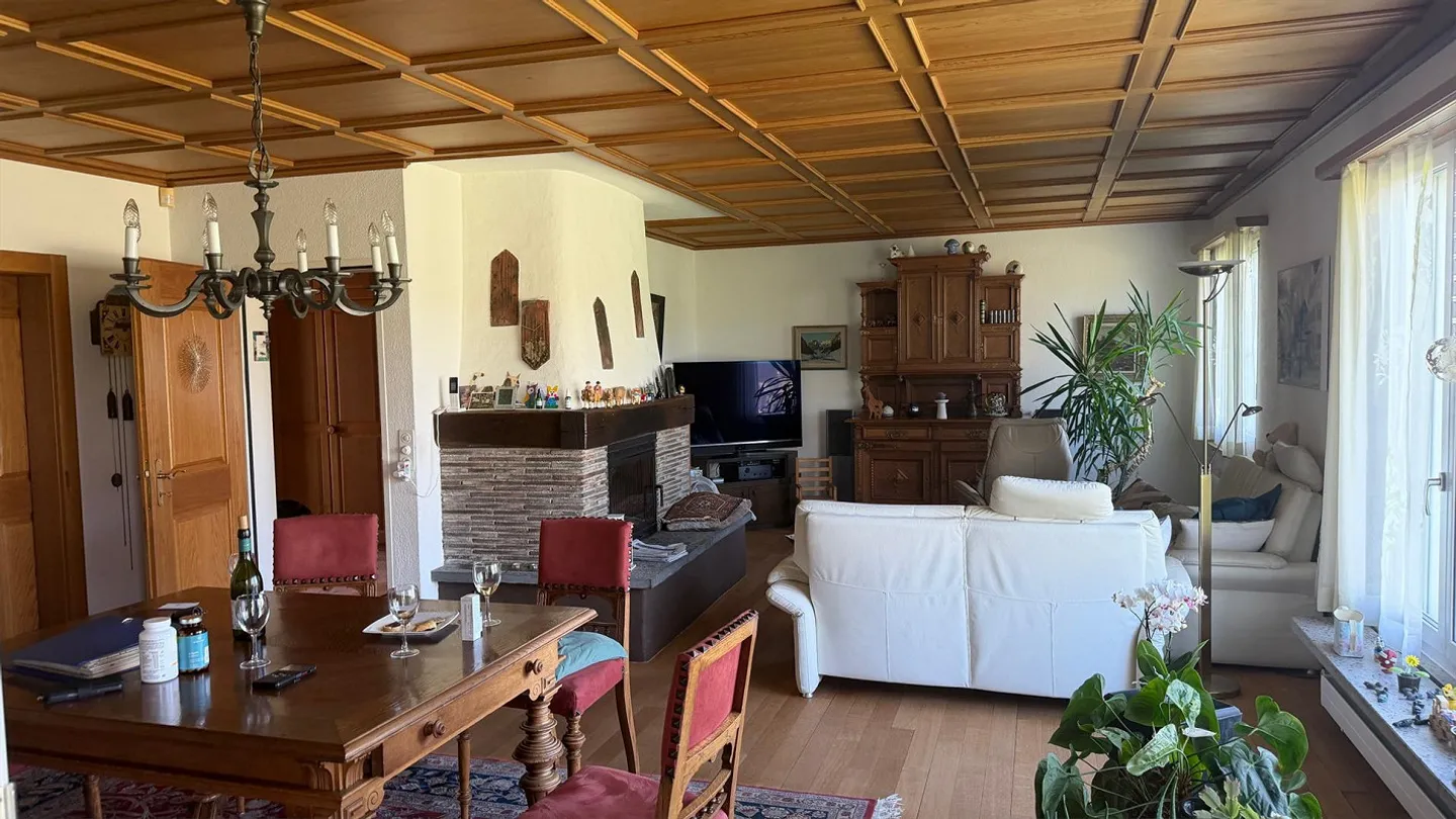 Casa unifamiliare spaziosa con bella vista - Foto 5 di 9