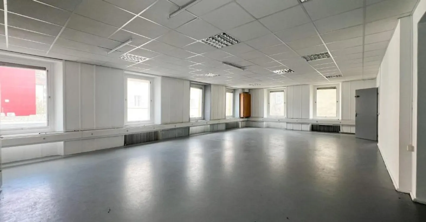 Locali spaziosi di circa 220m² nel centro città - Foto 2 di 12