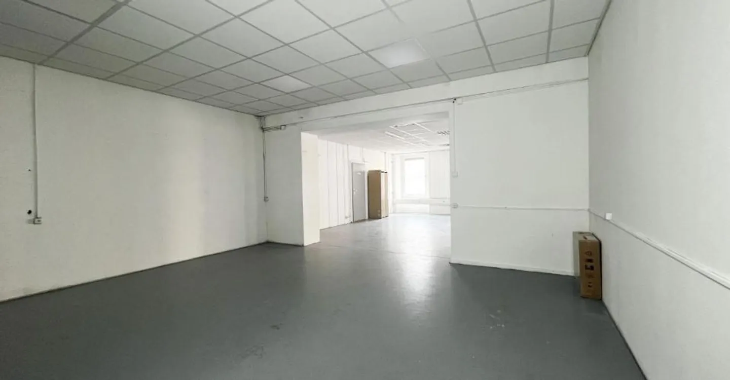 Locali spaziosi di circa 220m² nel centro città - Foto 3 di 12