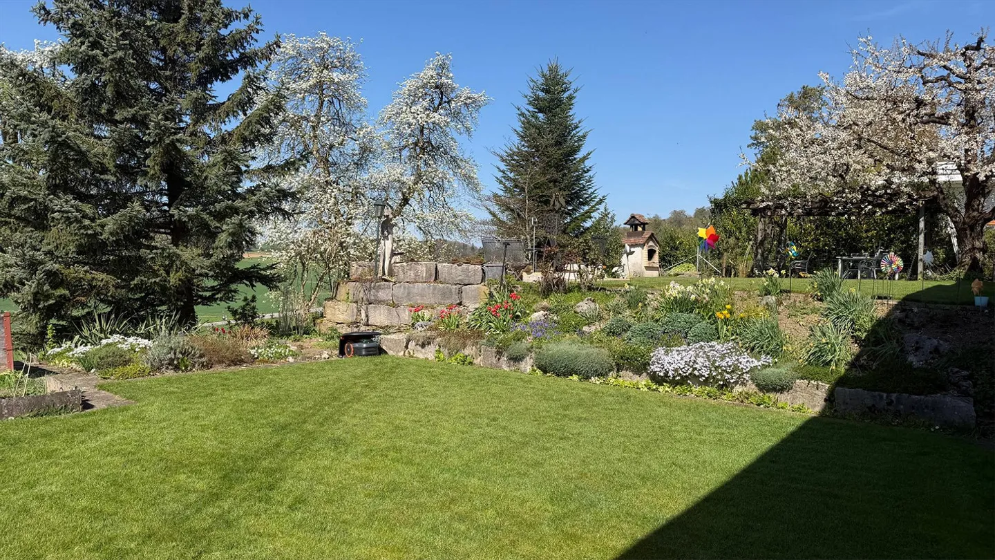 Casa unifamiliare spaziosa con bella vista - Foto 7 di 9