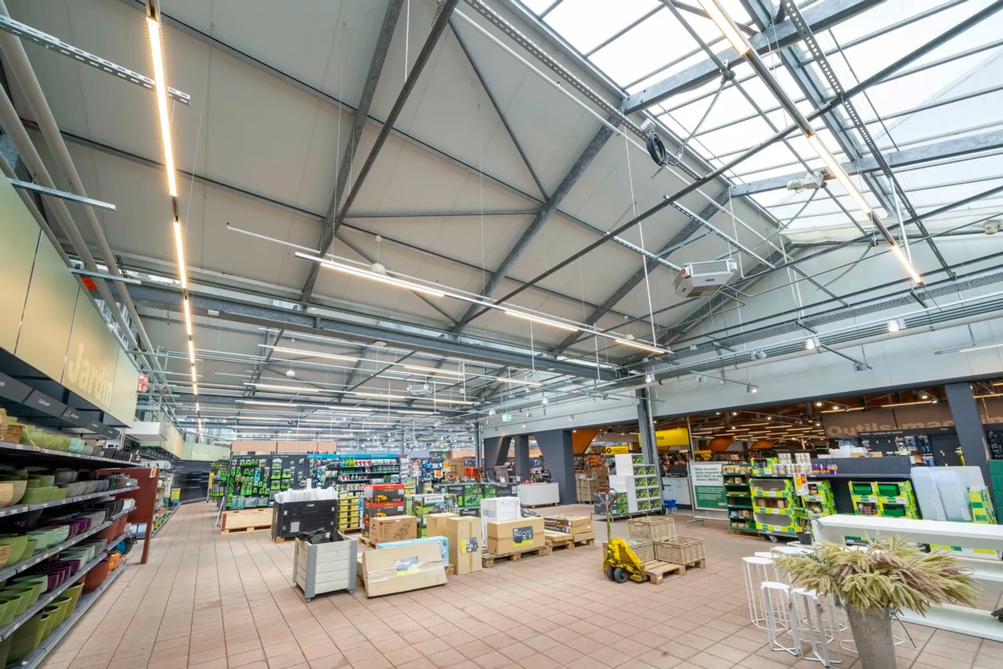 Spazio commerciale spazioso di 2'500m2 - MParc Delemont - Foto 10 di 19