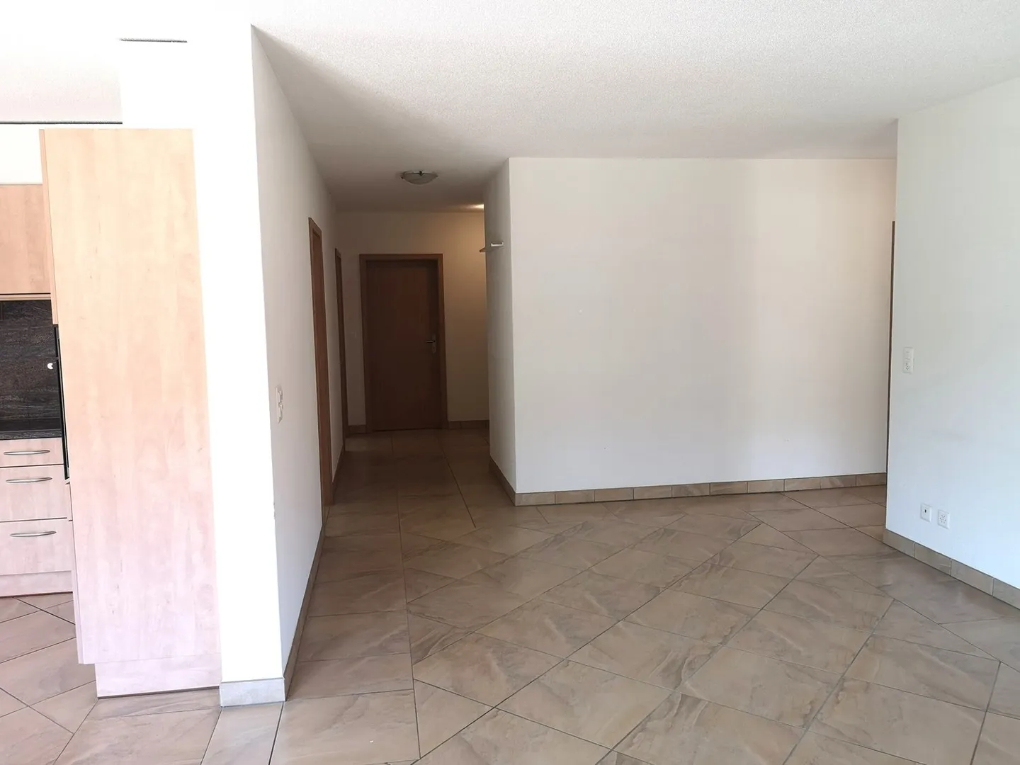Riduzione del prezzo: appartamento al 1° piano con ascensore, veranda e grande balcone - Foto 6 di 35