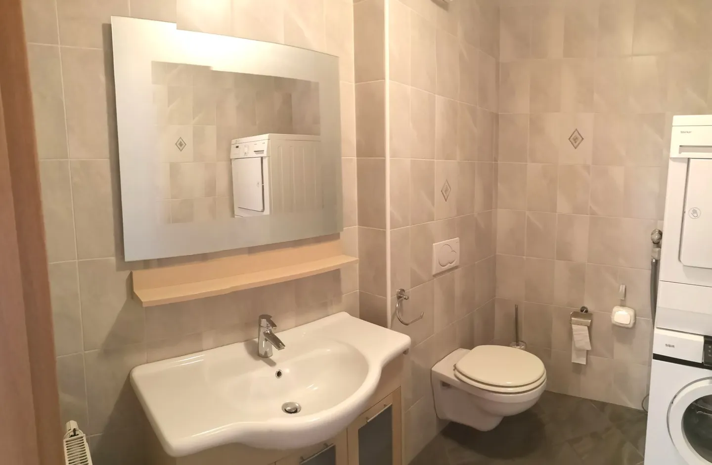 Riduzione del prezzo: appartamento al 1° piano con ascensore, veranda e grande balcone - Foto 9 di 35