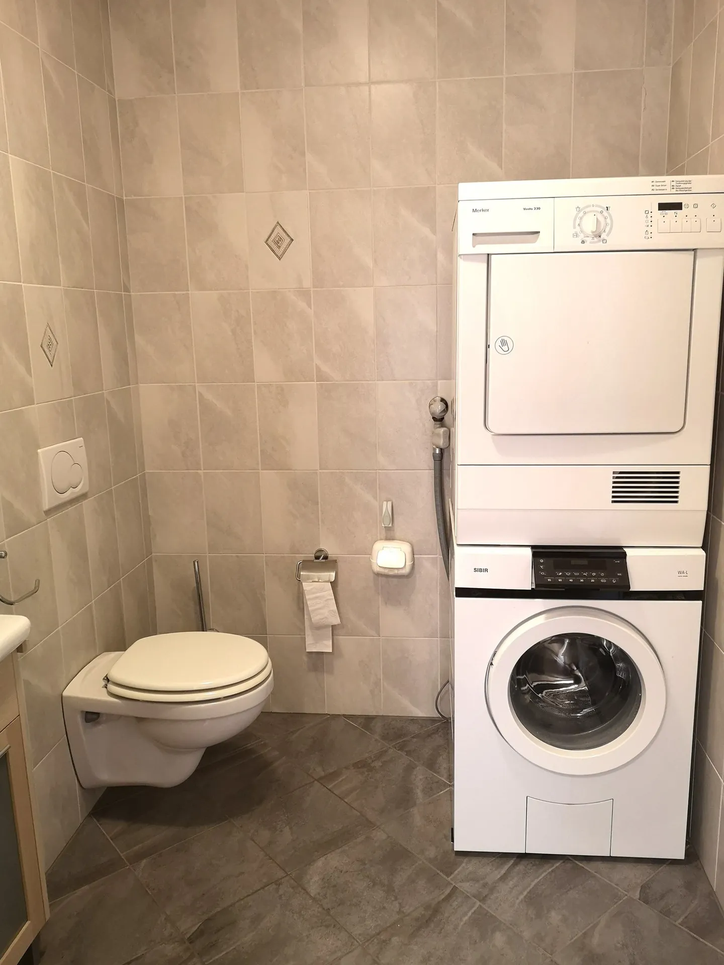 Riduzione del prezzo: appartamento al 1° piano con ascensore, veranda e grande balcone - Foto 8 di 35