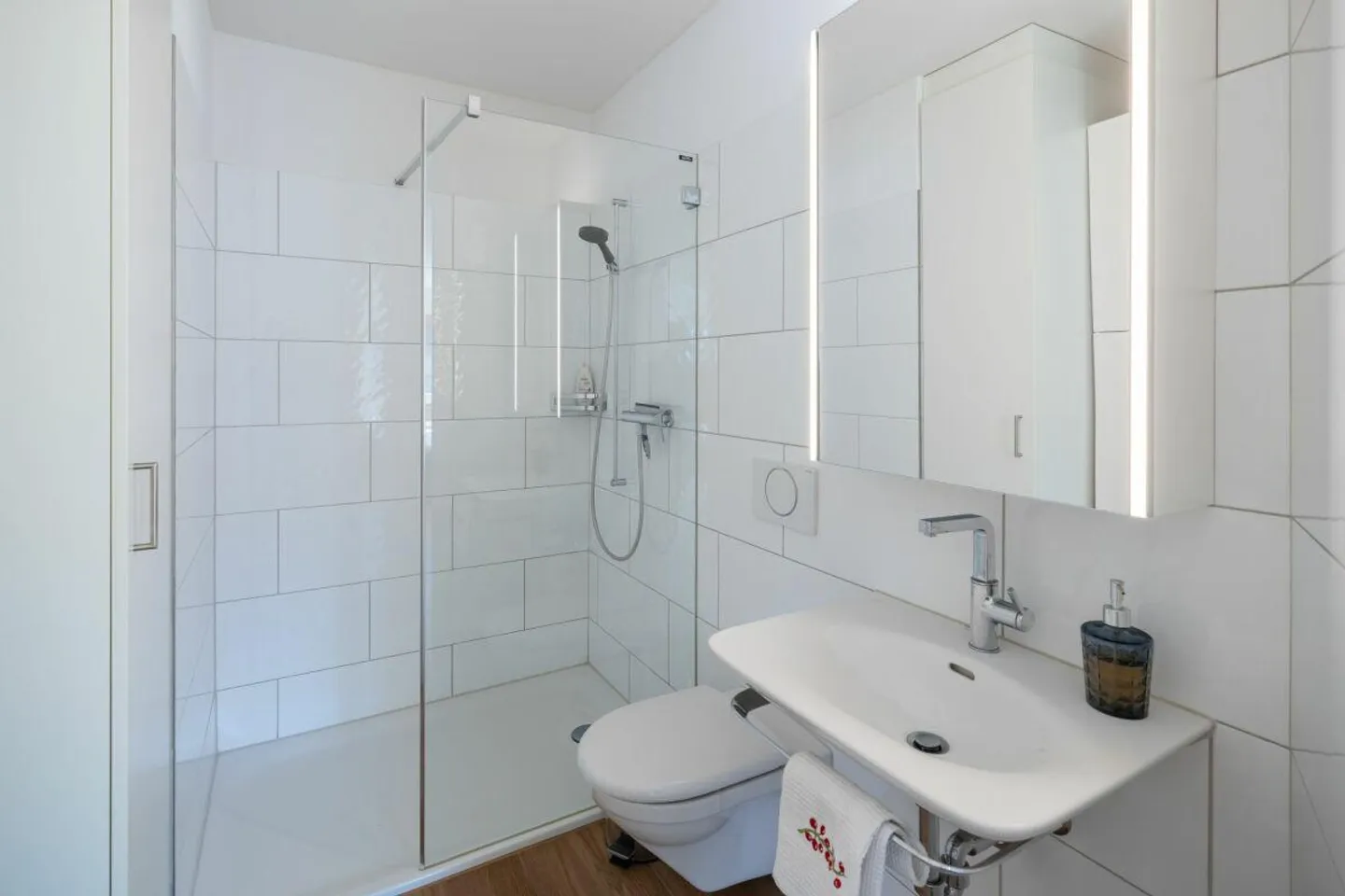 Stylish Living with a View - Exclusive 4.5 Room Condominium - Photo 11 of 26
