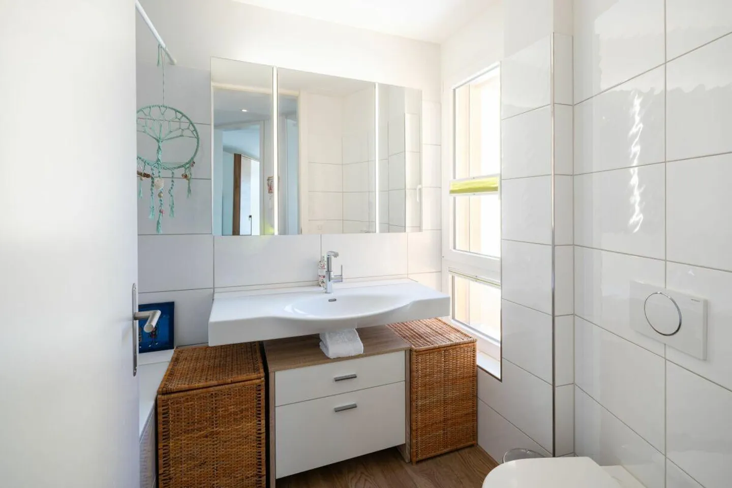 Stylish Living with a View - Exclusive 4.5 Room Condominium - Photo 12 of 26
