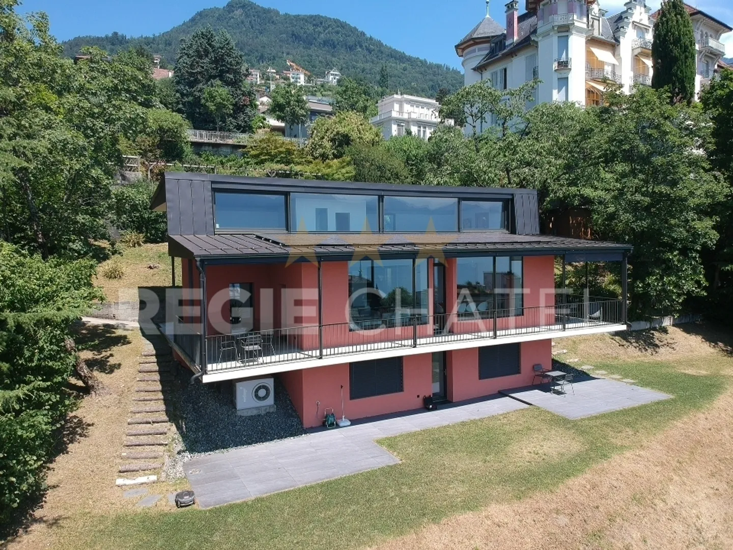 Renoviertes Chalet mit Seeblick - Foto 1 von 14