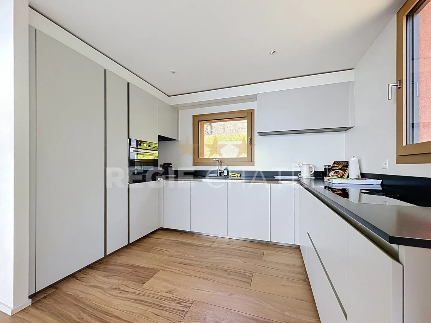 Renoviertes Chalet mit Seeblick - Foto 4 von 14