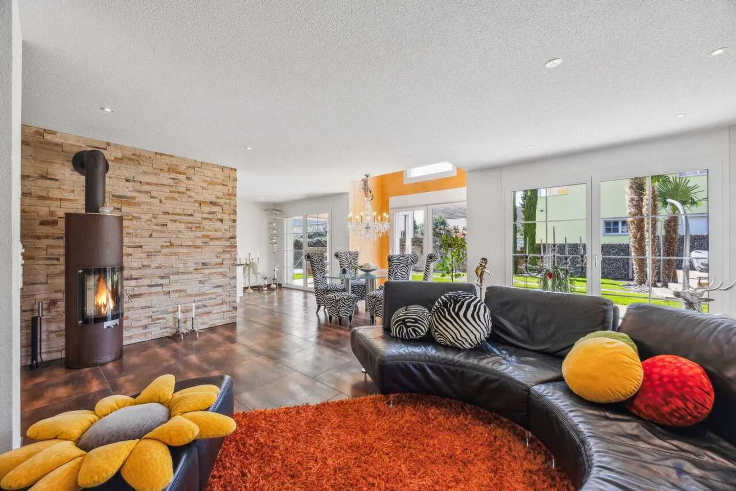 Gepflegtes Einfamilienhaus in Suhr – ruhige Wohnlage, modernes Ambiente und durchdachte Architektur - Foto 2 von 13