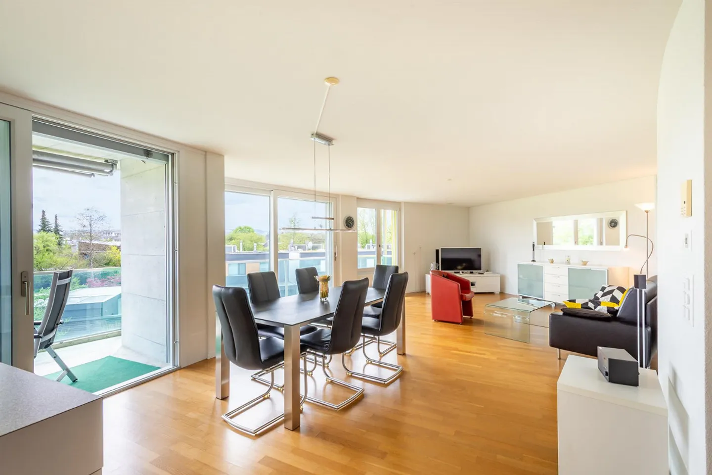 Modern Suburban Apartment with Beautiful Views - Photo 8 of 19