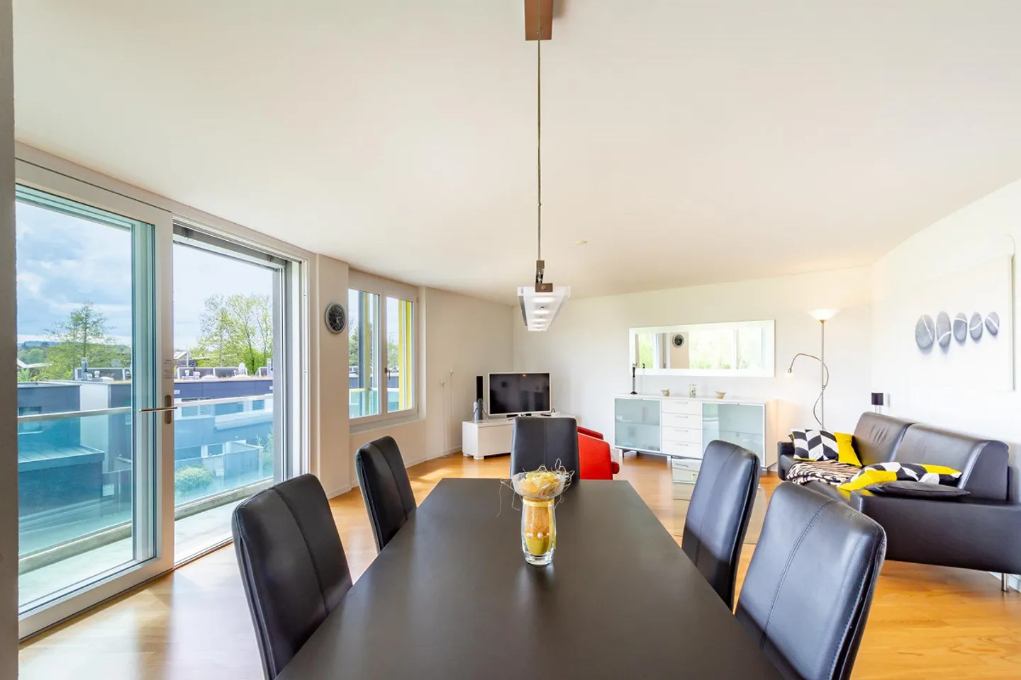 Modern Suburban Apartment with Beautiful Views - Photo 9 of 19