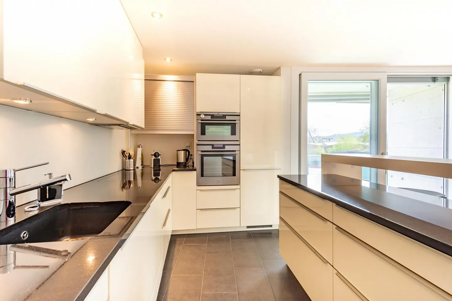 Modern Suburban Apartment with Beautiful Views - Photo 10 of 19