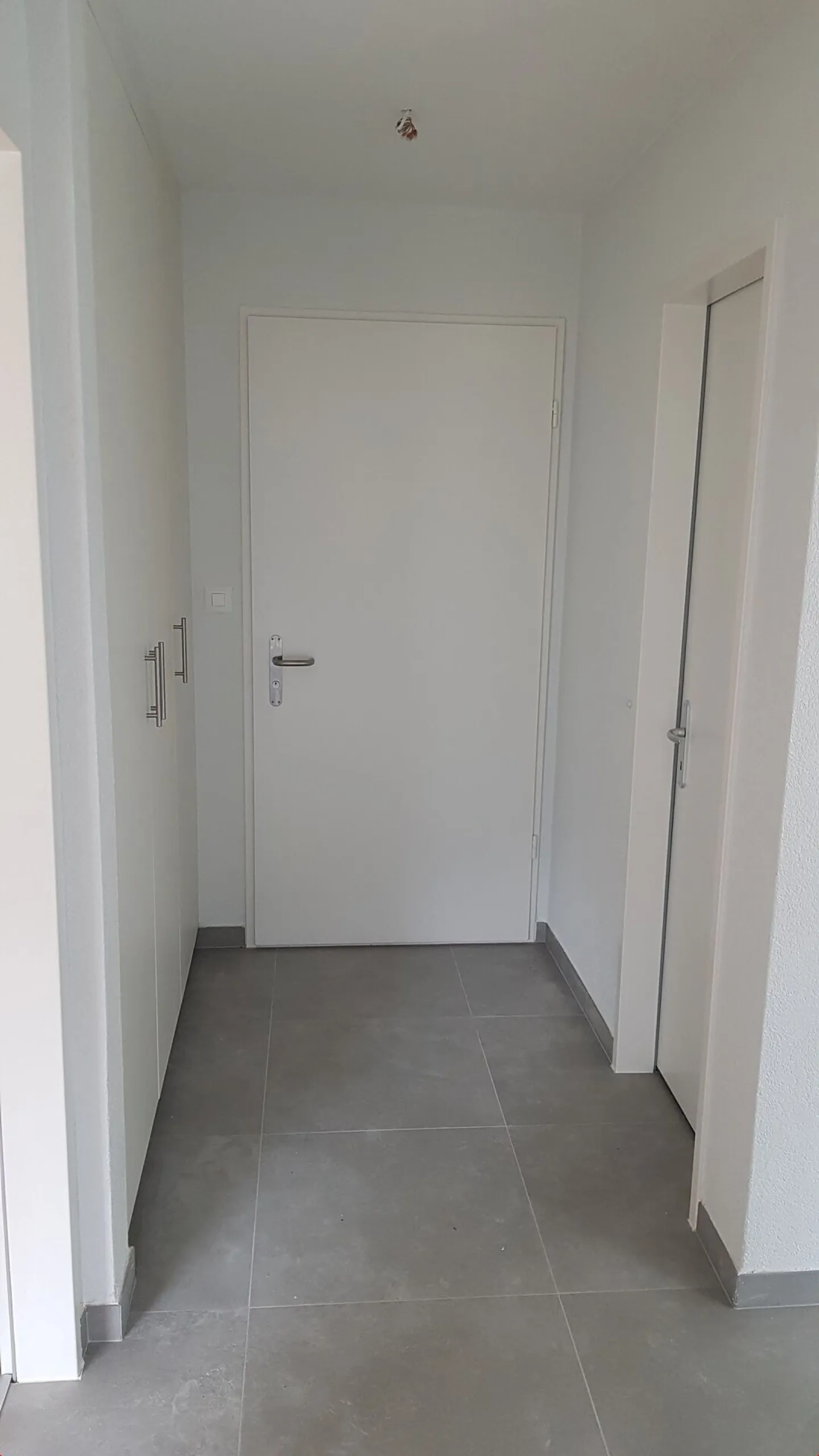 Small 2-room apartment renovated in 2020 in a quiet neighborhood! - Photo 8 of 10