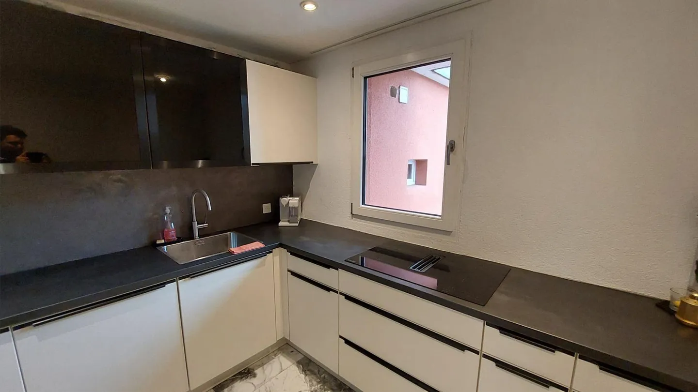 Appartement rénové de 2.5 à 3.5 pièces avec terrasse et jardin dans un emplacement central - Photo 5 sur 13