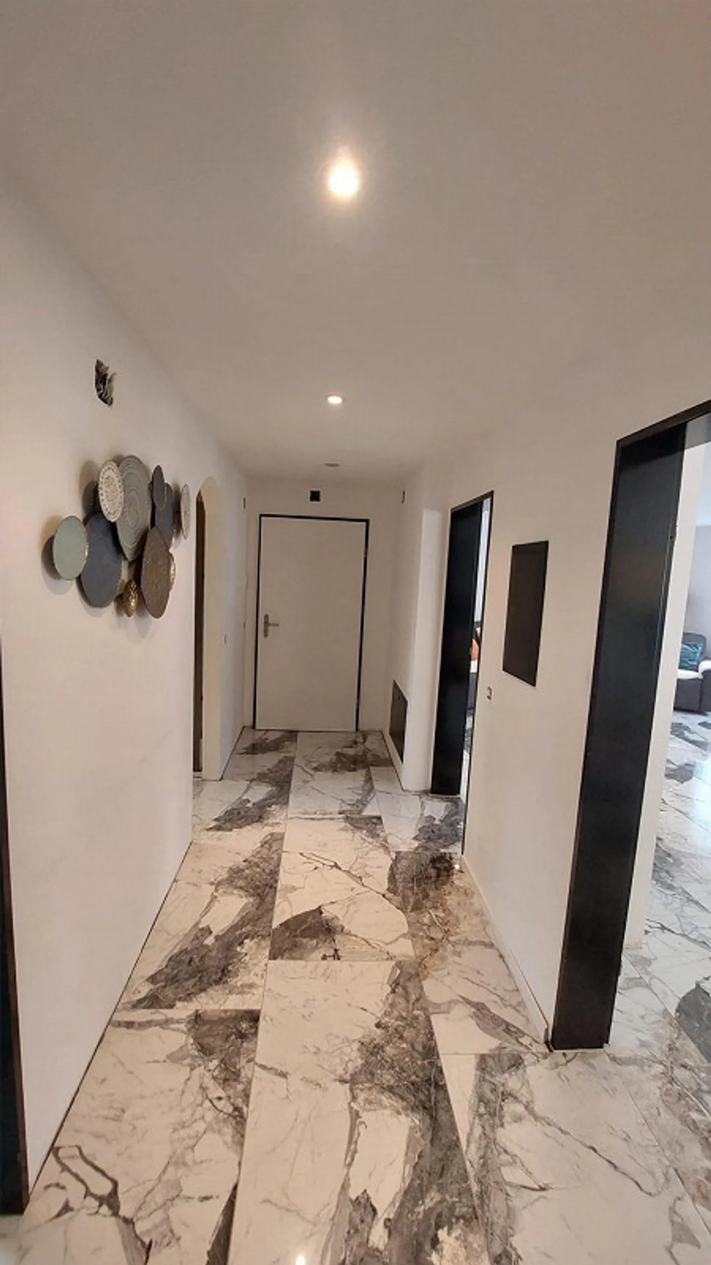 Appartement rénové de 2.5 à 3.5 pièces avec terrasse et jardin dans un emplacement central - Photo 6 sur 13
