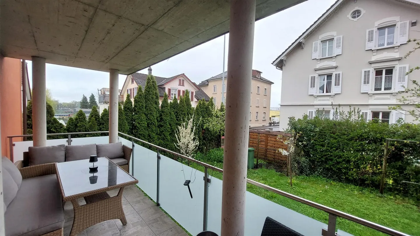 Appartement rénové de 2.5 à 3.5 pièces avec terrasse et jardin dans un emplacement central - Photo 11 sur 13