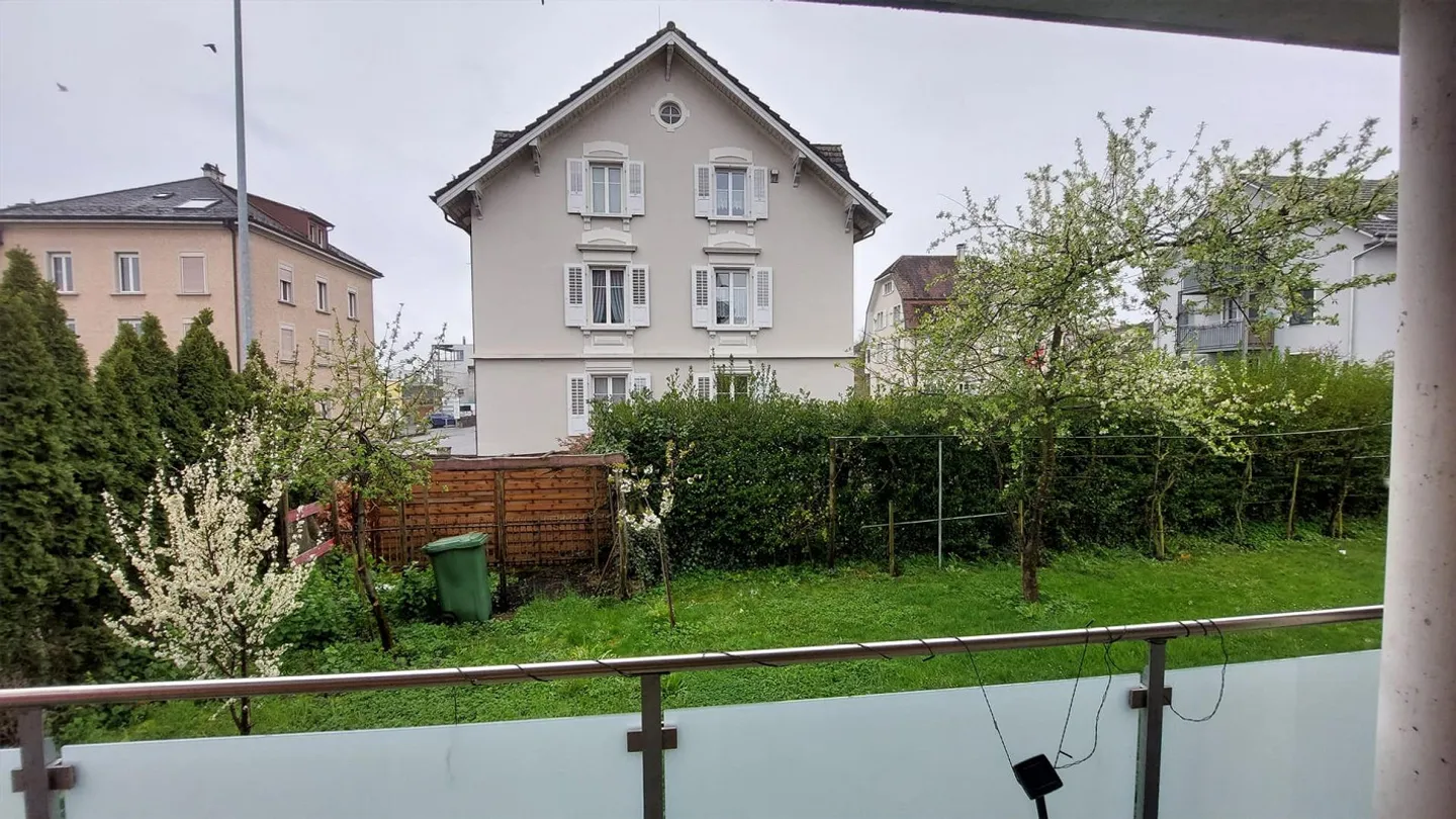 Appartement rénové de 2.5 à 3.5 pièces avec terrasse et jardin dans un emplacement central - Photo 12 sur 13