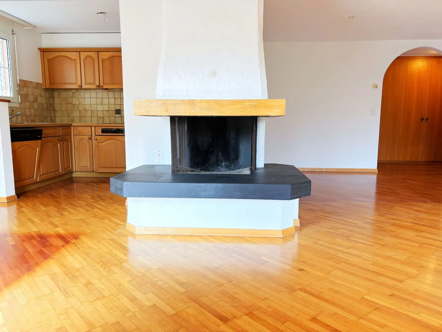Spacious 5.5-room apartment in a quiet, green residential area - Photo 1 of 11