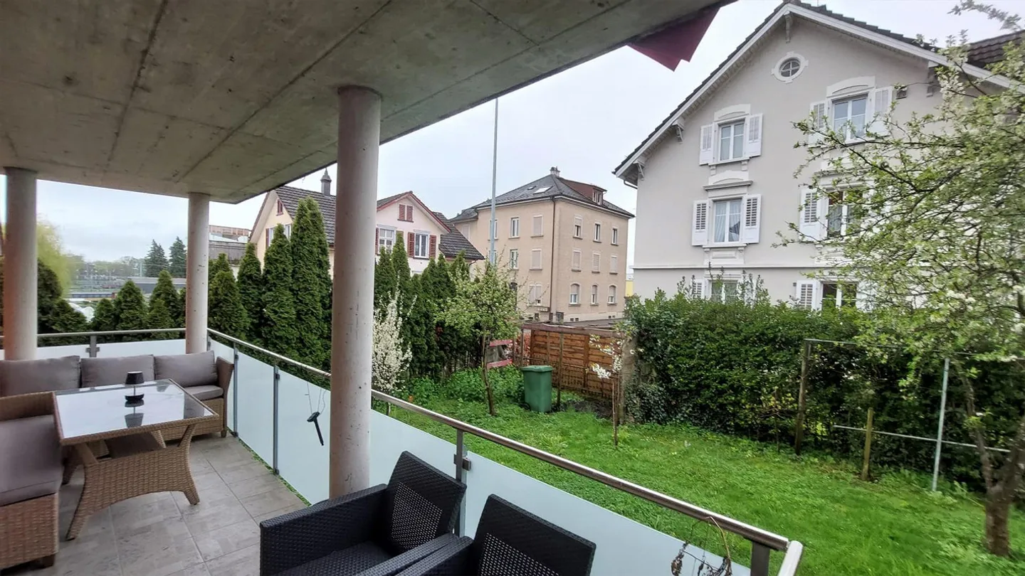 Appartement rénové de 2.5 à 3.5 pièces avec terrasse et jardin dans un emplacement central - Photo 13 sur 13