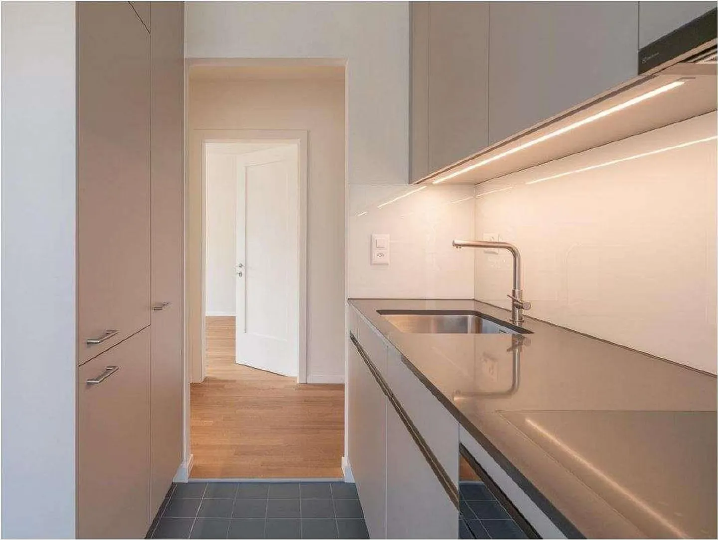 Votre nouveau chez-vous au rez-de-chaussée vous attend et le premier mois est gratuit... - Photo 4 sur 7