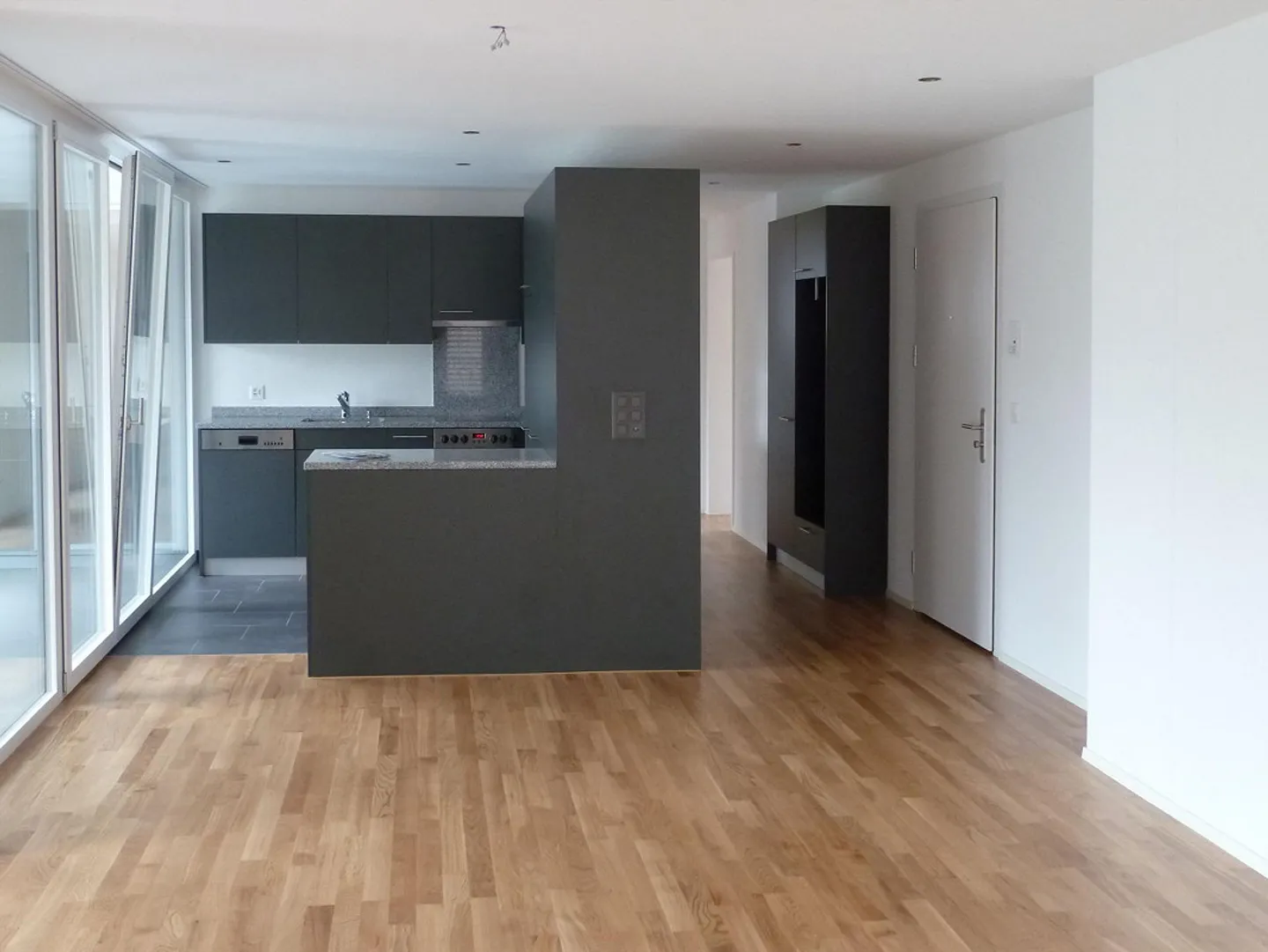 Vivere centrale – Appartamento di 4,5 stanze vicino alla stazione - Foto 3 di 7