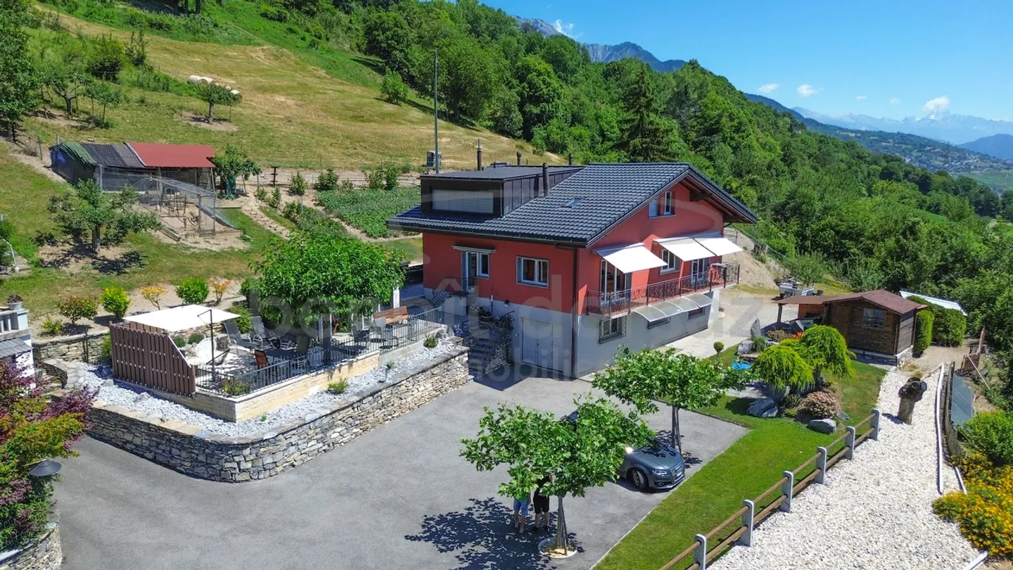 Schönes und großes Haus mit 6.5 Zimmern - Foto 1 von 10